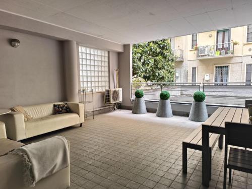 YR Apartments - Dateo - 3 Min Walk to Duomo and Linate Airport Metro
