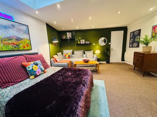a bedroom with a large bed and a couch at #11 Impressive and Spacious Studio Sleeps 4 - Perfect for Contractors and Families - Free Parking in Birmingham