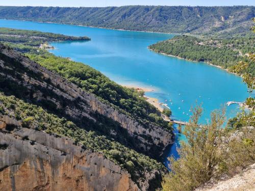 a view of the blue river from a cliff at Chambres d'hôtes à Pêtre in Entrevennes