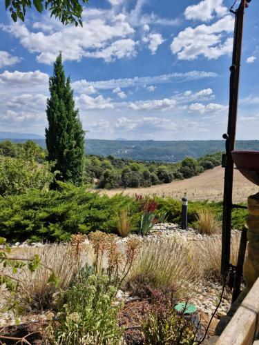 a view from the porch of a garden at Chambres d'hôtes à Pêtre in Entrevennes