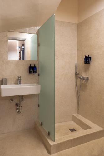 Ванная комната в Kalavrita Botanica Hotel & SPA