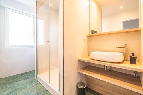 Koupelna v ubytování Le luxe au pied de la Cathédrale cours langlet