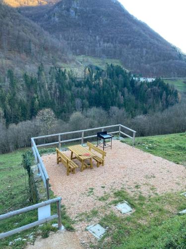two wooden benches sitting on top of a hill at Agriturismo Angelino - Giazza Ljetzan in Selva di Progno