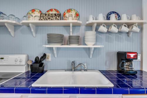 Kuchyň nebo kuchyňský kout v ubytování Ole River Cottage