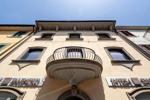 a tall building with a balcony on top of it at Rosso Rubino - Mansarda Vista Lago a Marta in Marta