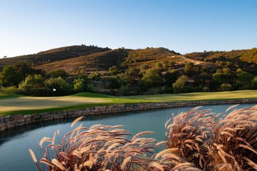 a view of the green at the golf course at Viceroy at Ombria Algarve in Loulé