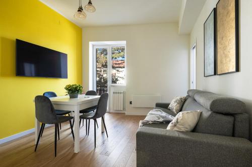 a living room with a couch and a table at Sendy Home Roccaraso 3 in Roccaraso