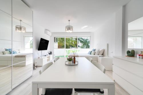 Moderno estudio y piscina a 50 metros de la playa