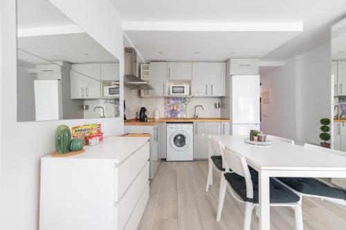 Moderno estudio y piscina a 50 metros de la playa