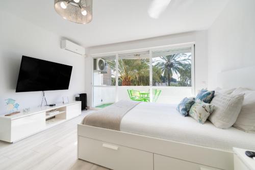 Moderno estudio y piscina a 50 metros de la playa