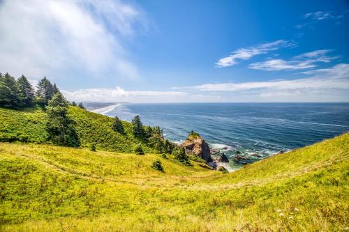 a grassy hill with a view of the ocean at Neptunes Grand View in Lincoln City