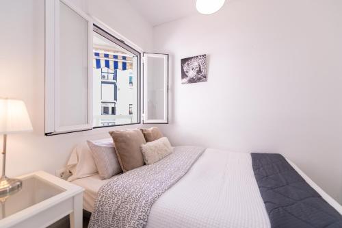 a bedroom with a bed and a window at 1st line Paseo marítimo en el puerto deportivo de Marbella in Marbella