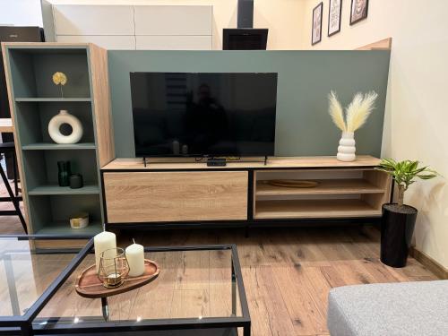 Telewizja i/lub zestaw kina domowego w obiekcie Bastet Apartamenty