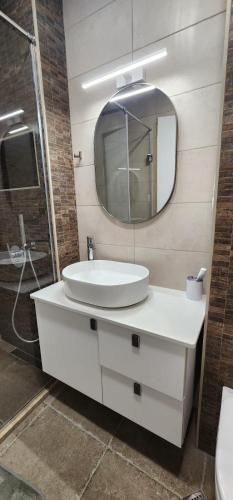 Ένα μπάνιο στο Aura Vake, Luxury Apartment
