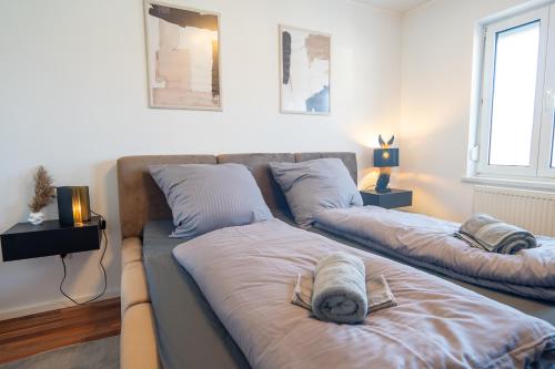 Postel nebo postele na pokoji v ubytování Apartment Passau B - Parken, Stilvoll, Modern & Cozy im Zentrum von Passau