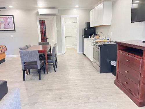 a kitchen and dining room with a table and chairs at Sunshine Inn & Suites Venice, Florida in Venice