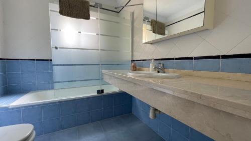 Ένα μπάνιο στο Intermobiliaria Rentals - Puerto Alto B5 13
