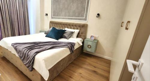 Ένα ή περισσότερα κρεβάτια σε δωμάτιο στο Aura Vake, Luxury Apartment