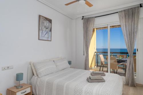 3 Bedroom, sea front & sea view, plunge pool