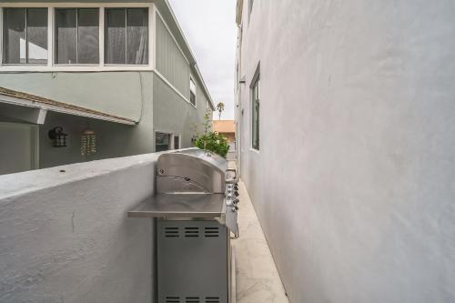Φωτογραφία από το άλμπουμ του Epitome of Newport Beach Living Steps from Beach σε Νιούπορτ Μπιτς