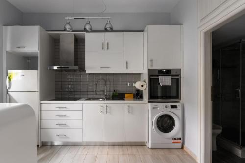 Piraeus Gem - Netflix, Nespresso and Style