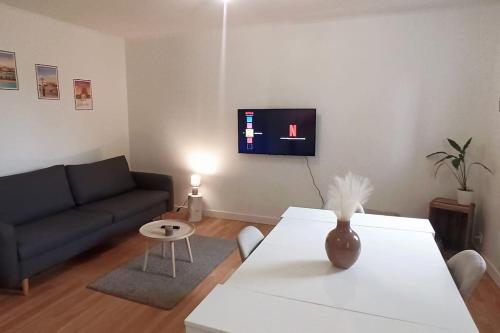 Μια τηλεόραση ή/και κέντρο ψυχαγωγίας στο Appart cosy proche forêt
