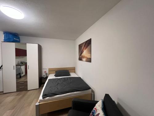 a small bedroom with a bed and a mirror at Apartment Nr 7 am Stuttgarter Flughafen und Messe in Leinfelden-Echterdingen