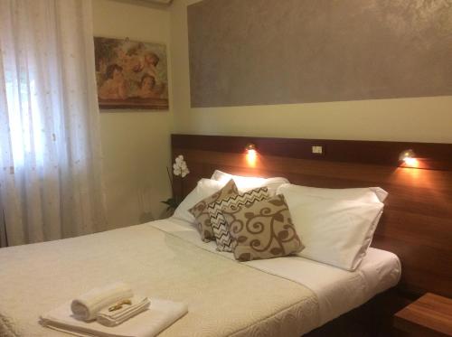 Una cama o camas en una habitación de Albergo Trattoria Fioravante