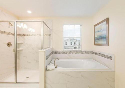 Stunning Home wPrivate Pool, minutes from Disney photo 44