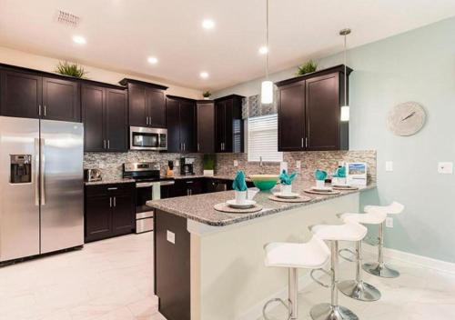 Stunning Home wPrivate Pool, minutes from Disney photo 48