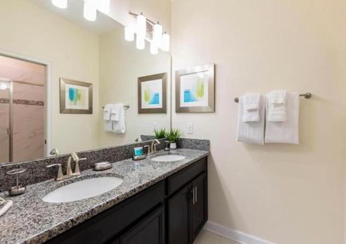 Stunning Home wPrivate Pool, minutes from Disney photo 50