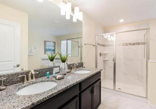 Stunning Home wPrivate Pool, minutes from Disney photo 61
