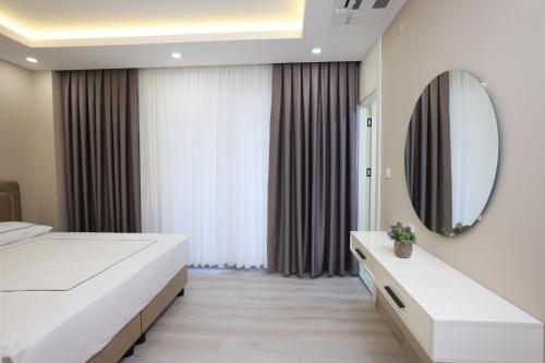 Postel nebo postele na pokoji v ubytování Anemon Diyarbakır Suit Hotel