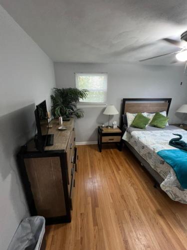 a bedroom with a bed and a dresser and a window at Fantastic 3BR Close to Botanical Gardens and Airport in Norfolk
