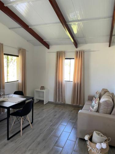 a living room with a couch and a table at Residencia Piri in Piribebuy