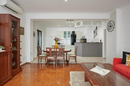 Family-friendly apartments with swimming pool Uskoplje, Dubrovnik - 23452