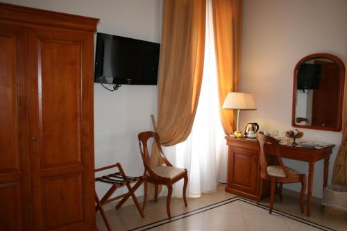 a room with a desk and chairs and a mirror at Villa Irlanda Grand Hotel in Gaeta