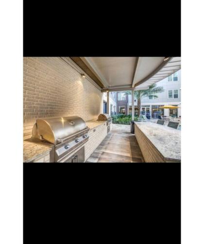 a kitchen with a stove and a grill at Luxurious 1 Bedroom w pool & patio inGalleria area in Houston