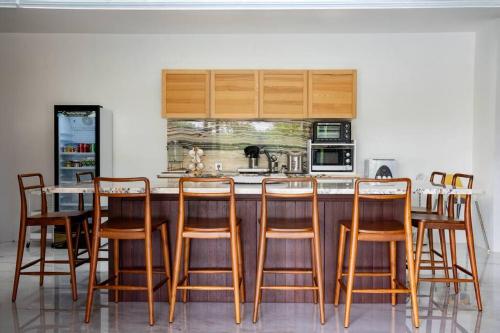 Η κουζίνα ή μικρή κουζίνα στο Beach Strip Villa