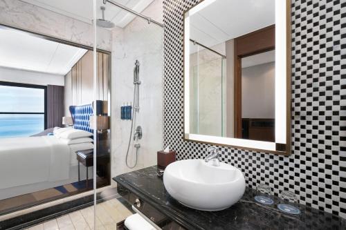 Koupelna v ubytování Four Points by Sheraton Danang