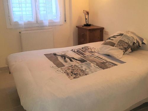 Appartement spacieux à Roses, proche plage et marché, terrasse avec barbecue, parking gratuit