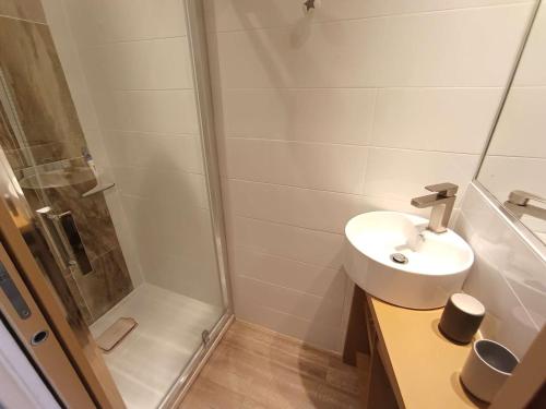 a bathroom with a sink and a shower at Studio cosy pour 4 pers. à Saint-Lary-Soulan, balcon, parking, lave-linge - FR-1-457-364 in Saint-Lary-Soulan