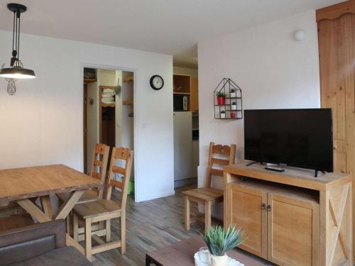 Appartement skis aux pieds, piscine, 6 pers. - FR-1-322-661