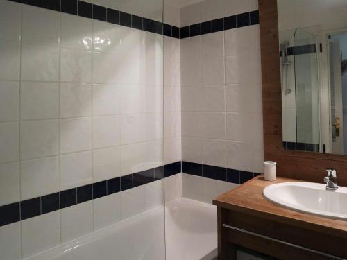 Appartement skis aux pieds, piscine, 6 pers. - FR-1-322-661