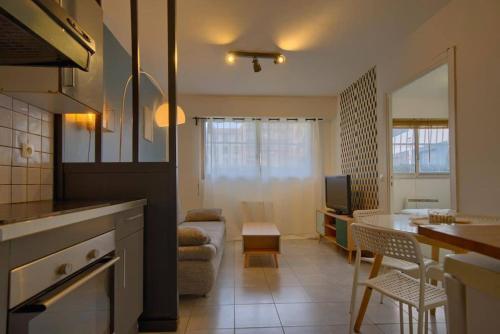 Charmant Appartement, En Plein Centre , Face à la Gare Centrale, NICE CENTRE