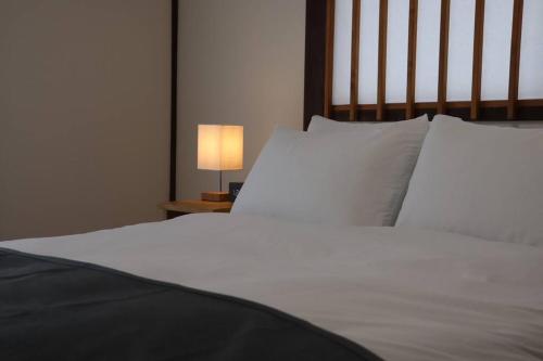 Katil atau katil-katil dalam bilik di Irest village Ashikaga