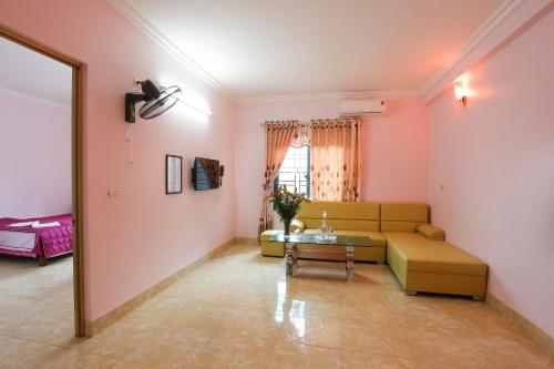 a living room with a couch and a table at Khách Sạn Bình An in Sóc Sơn