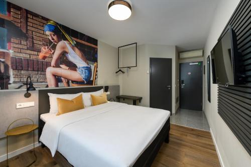 a hotel room with a bed and a tv at SleepinRoomz Boutique Hotel in Dortmund