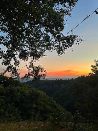 a view of a sunset from a hill with trees at คืนโฮม เลขที่ 6 โฮมเสตย์ Kuenhome no 6 Homestay in Nam Nao