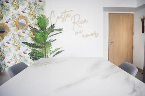 Una cama o camas en una habitación de New and stylish apartment